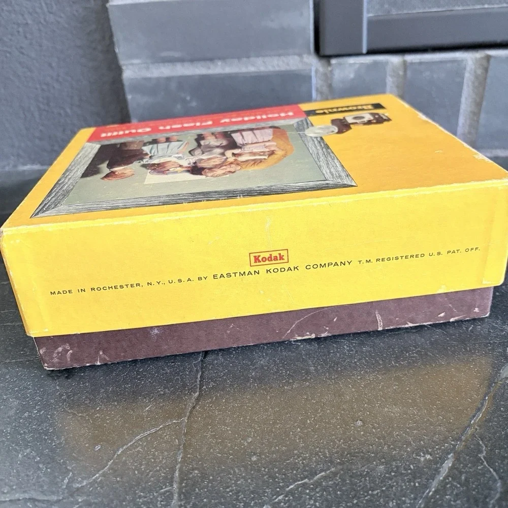 VTG 1960s Kodak Brownie Holiday Flash Outfit 183 L Camera Original Box UNTESTED